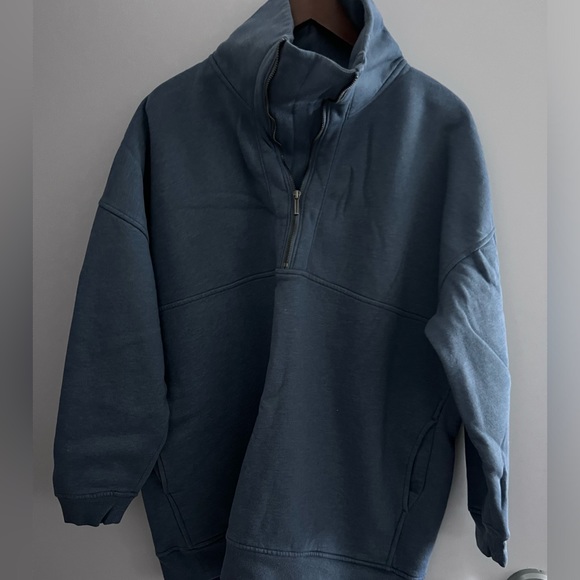 Old Navy Women's 1/4 Zip Cowl Neck
Pullover w. pockets - Picture 11 of 14